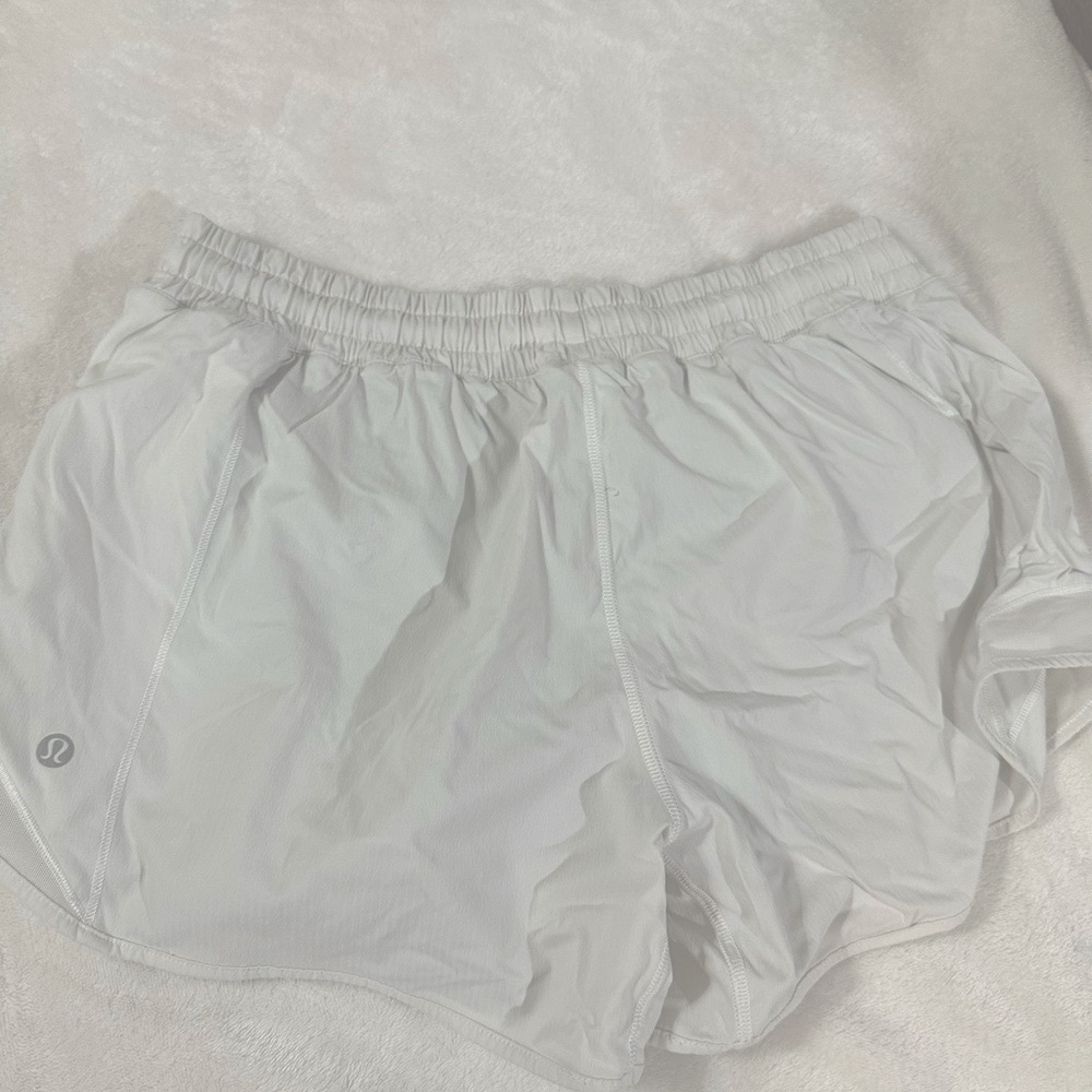 Lululemon hotty hot shorts 2.5